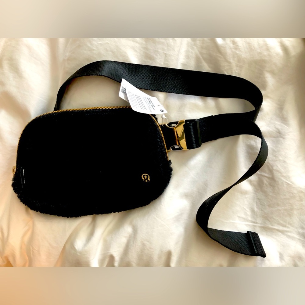 Lululemon Everywhere Belt Bag *Fleece NWT